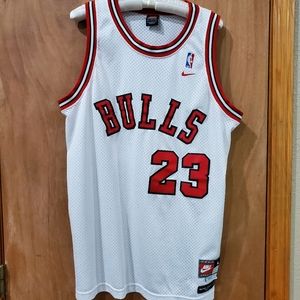 NIKE MICHAEL JORDAN CHICAGO BULLS #23 BASKETBALL JERSEY ***FLAWED***